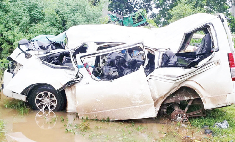 নরসিংদীতে ট্রাক-মাইক্রোবাস সংঘর্ষে নিহত সাত