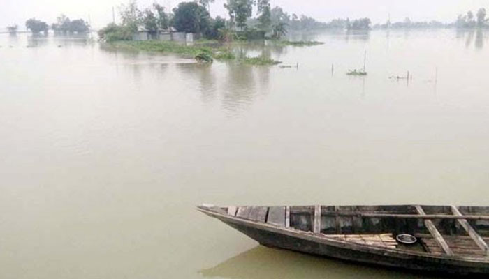 রংপুর নদী তীরবর্তী নিম্নাঞ্চলে পানি ঢুকে পড়েছে