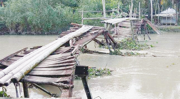 মোরেলগঞ্জে ঝুঁকিপূর্ণ পুল