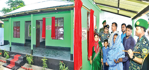 পেয়ে খুশি অসহায় ভিডিপি নারী সদস্য বেদানা