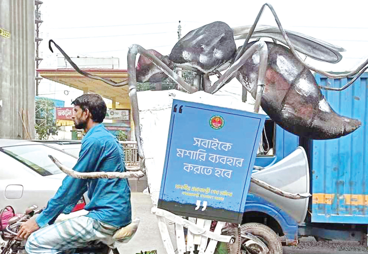 ডেঙ্গু সচেতনতায় সড়কে অর্ধশতাধিক মশা রিকশা