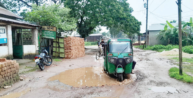 বেখৈরহাটী বাজারে সড়কের বেহালদশা