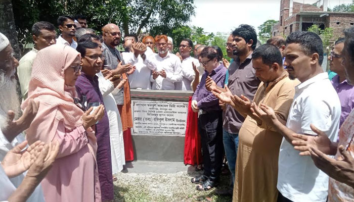 হাজীগঞ্জে ৬টি শিক্ষা প্রতিষ্ঠানের ভবন নির্মাণ কাজের ভিত্তি প্রস্তুর স্থাপন