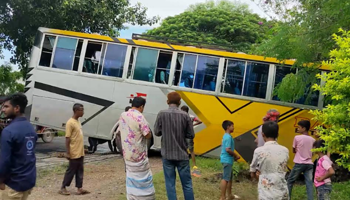 পাবনায় বাস-অটোরিকশা সংঘর্ষে বিশ্ববিদ্যালয় শিক্ষার্থীসহ নিহত ২