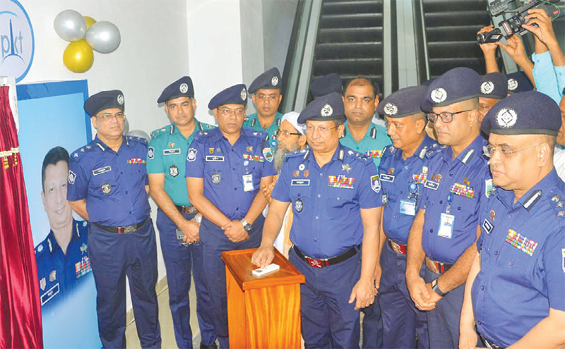 বগুড়ায় পুলিশ প্লাজা উদ্বোধন করলেন আইজিপি