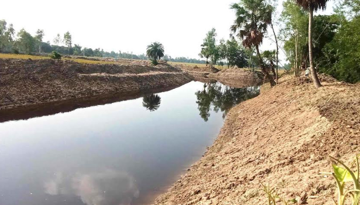 সিরাজগঞ্জে ভদ্রাবতী খাল পুনঃখনন কাজ সমাপ্তির পথে, সুফল পাচ্ছে এলাকাবাসী 