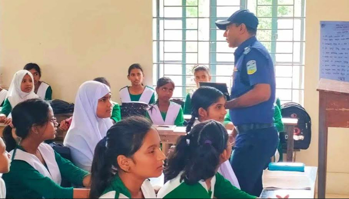 হালুয়াঘাটে মাদক, ইভটিজিং ও বাল্যবিবাহ রোধে সচেতনতামূলক সভা