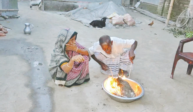 অবাক করা মাটি, আগুনে জ্বলে পানিতে ভাসে!