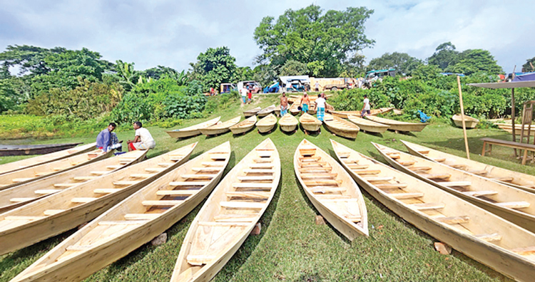 ইছামতী নদীর তীরে ২০০ বছরের পুরোনো নৌকার হাট