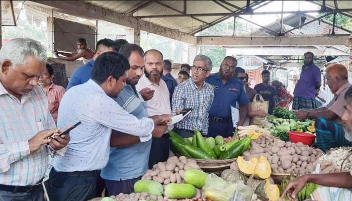 সিরাজগঞ্জে মূল্য তালিকা না থাকায় ৪ ব্যবসায়ীকে জরিমানা