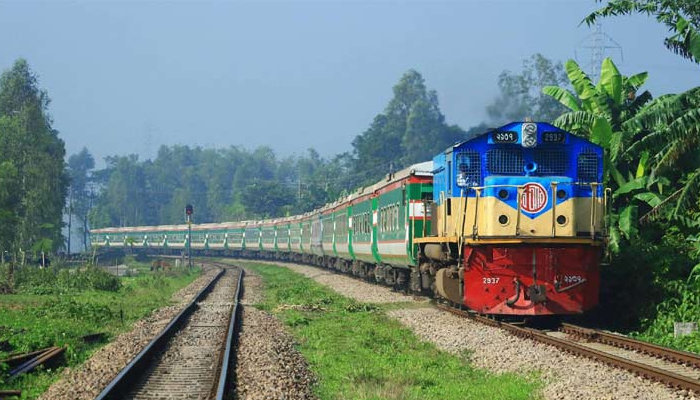 ট্রেনে কাটা পড়ে অজ্ঞাত ব্যক্তি নিহত