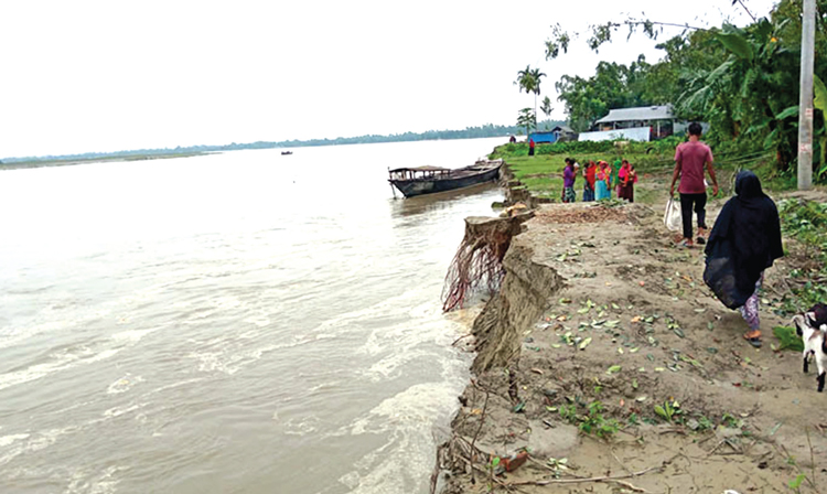 দুমকিতে নদী ভাঙনে দিশাহারা গ্রামবাসী