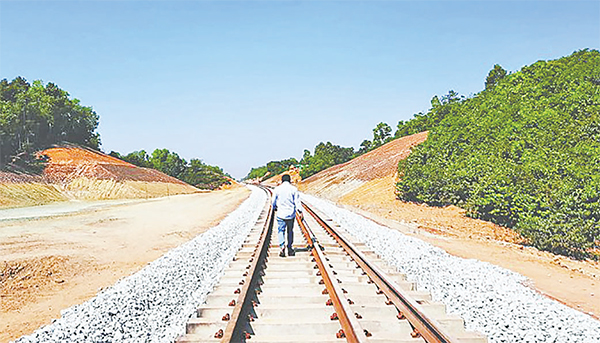 ট্রায়াল রানের জন্য প্রস্তুত হচ্ছে ট্রেন