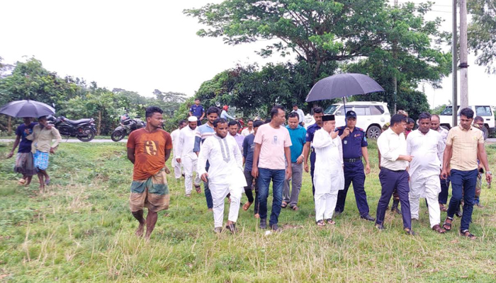 ঈদগাঁও-ঈদগড় সড়ক পরিদর্শনে এমপি কমল 