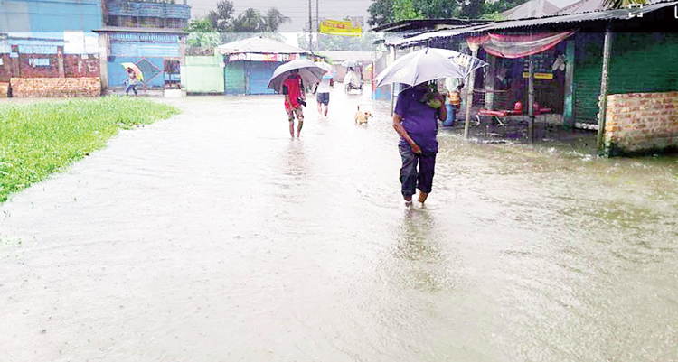 আশ্বিনের ঝুম বৃষ্টিতে অপ্রস্তুত জনজীবন