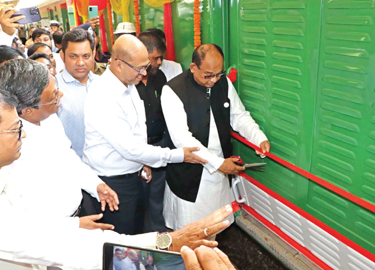 ৪৬শ’ কেজি পণ্য নিয়ে ঢাকা ছাড়ল প্রথম লাগেজ ভ্যান