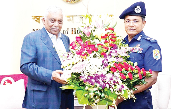 যোগ্যতা, কর্মনিষ্ঠা ও সততার অনন্য উচ্চতায় ডিএমপির পুলিশ কমিশনার হাবিবুর রহমান