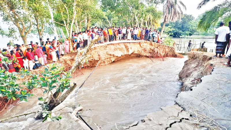 নওগাঁয় পানিবন্দি ২০০০ পরিবার