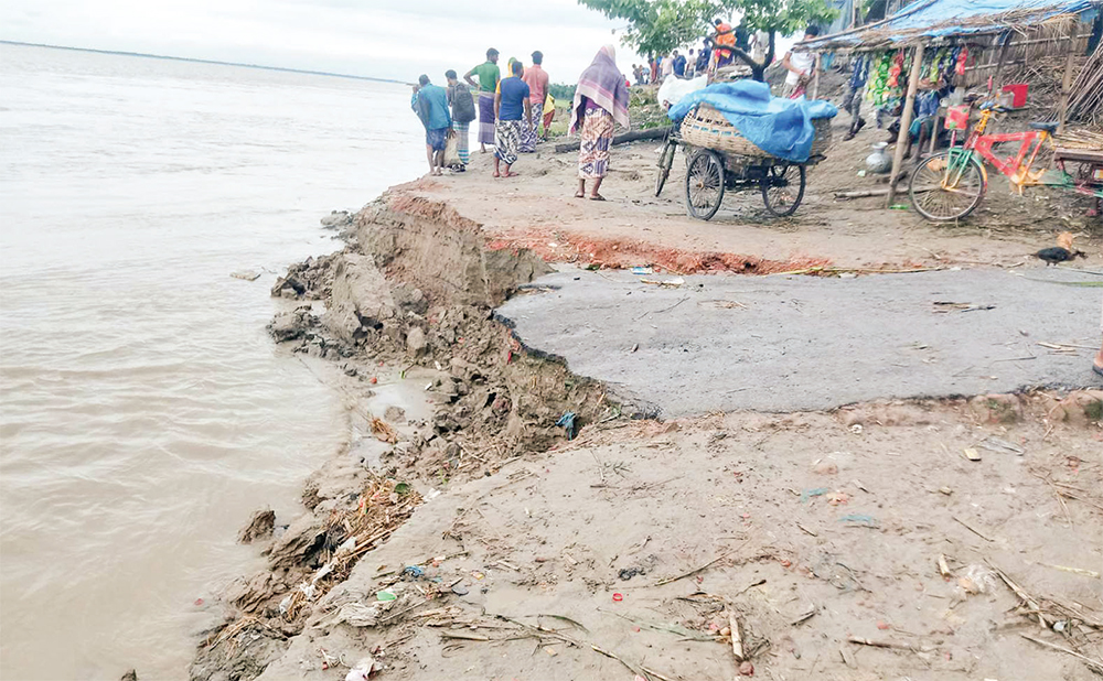 চাঁপাইনবাবগঞ্জে পদ্মায় ৪ কিলোমিটারজুড়ে তীব্রভাঙন