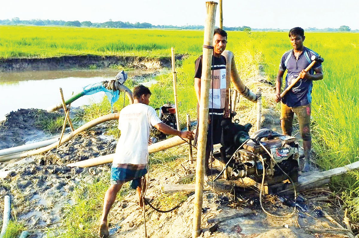 মুরাদনগরে দুই ড্রেজার মেশিন ৫ হাজার ফুট পাইপ নষ্ট