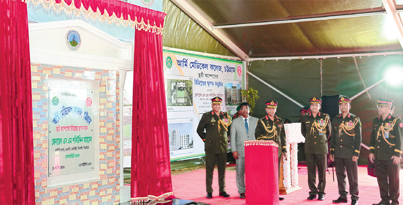 সেনাবাহিনী প্রধান কর্তৃক চার ইউনিটকে রেজিমেন্টাল কালার প্রদান