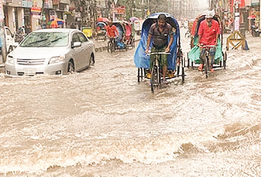 বৃষ্টিতেই পদে পদে বিপদ