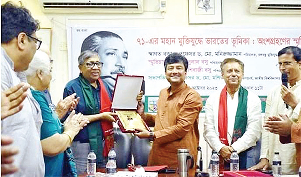 ভারতের দুই চিকিৎসককে জাতীয় বিশ্ববিদ্যালয়ের সম্মাননা প্রদান