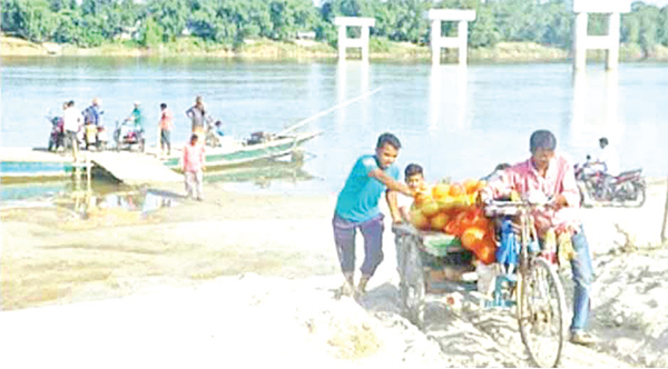 মেয়াদ বাড়লেও শেষ হয়নি নির্মাণকাজ : জনদুর্ভোগ