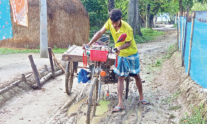 আদমদীঘির চকবাড়িয়া সড়কে বেড়েছে দুর্ভোগ