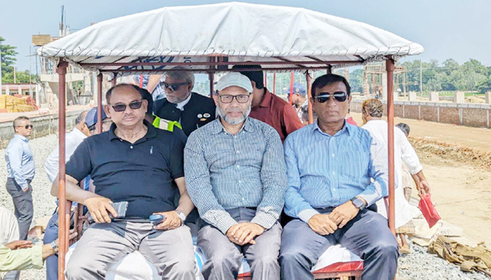 মোটর ট্রলিতে দোহাজারি-কক্সবাজার রেল লাইন পরিদর্শন করলেন রেলমন্ত্রী