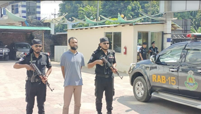 রোহিঙ্গা নেতা হত্যাকান্ডের সমন্বয়কারী সমিউদ্দীন বিপুল অস্ত্রসহ আটক 