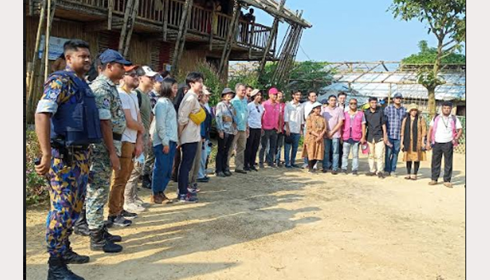 রোহিঙ্গা ক্যাম্প ঘুরে দেখলেন হার্ভার্ড বিশ্ববিদ্যালয়ের ২৭ সদস্যের প্রতিনিধি