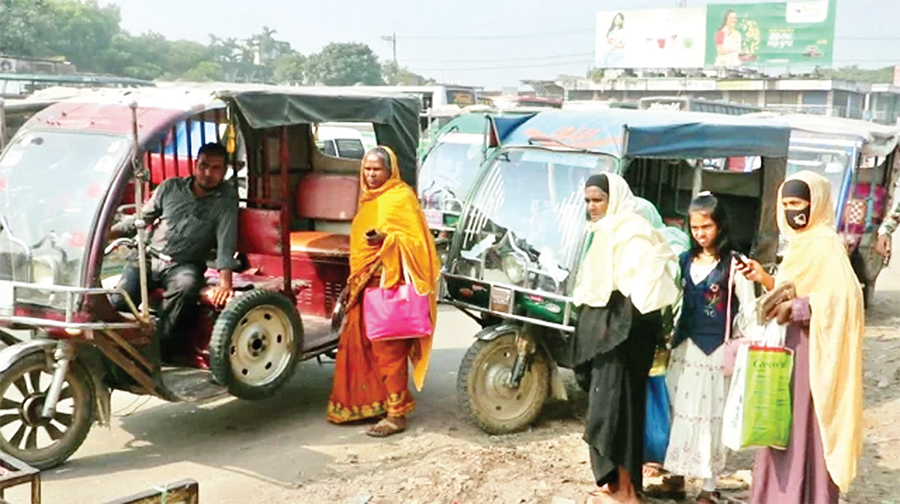 নওগাঁয় বাস চলাচল বন্ধ