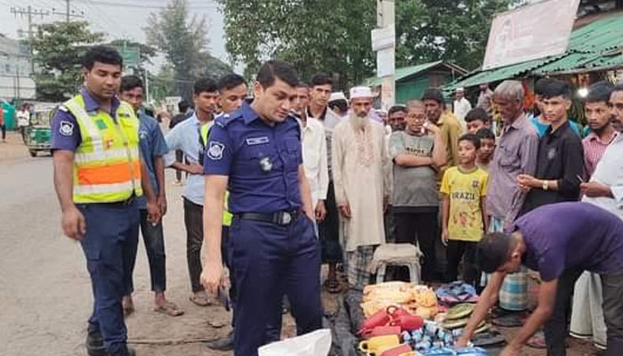 মহাসড়কে ফুটপাত দখলমুক্ত করার উদ্যোগ নিয়েছে মালুমঘাট হাইওয়ে পুলিশ