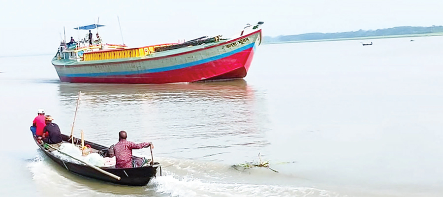 অভয়াশ্রমেও চলছে ইলিশ শিকার