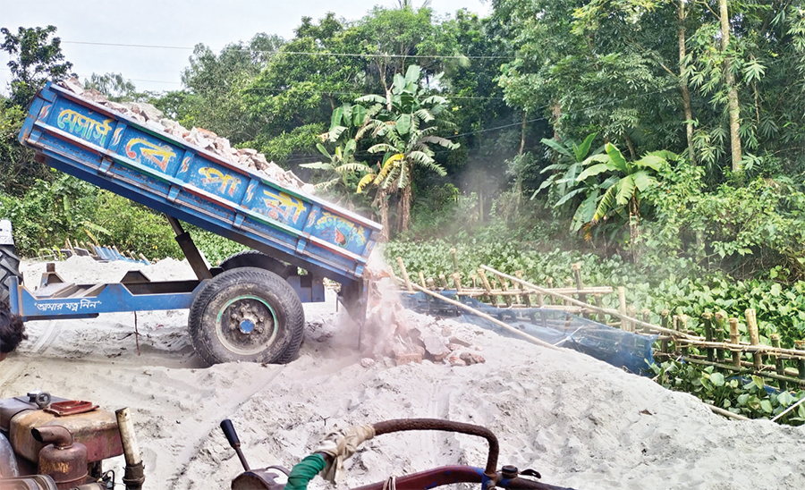 ভাগ্যকুলে খাল দখল করে ভরাটের অভিযোগ