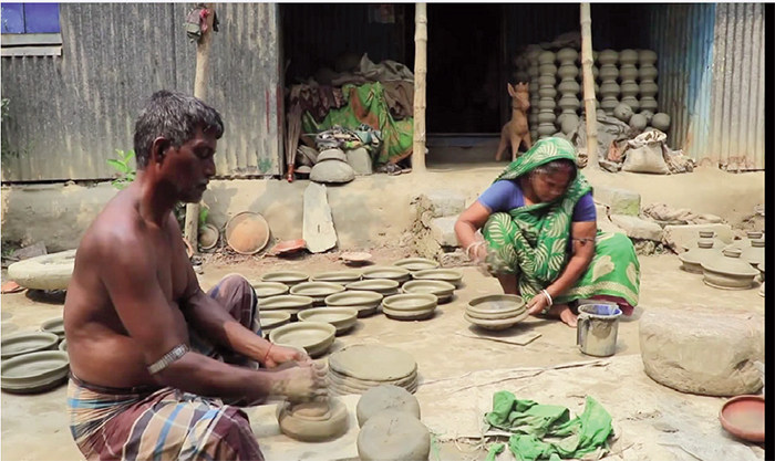 মিরসরাইয়ের মৃৎশিল্প পল্লিতে হতাশা