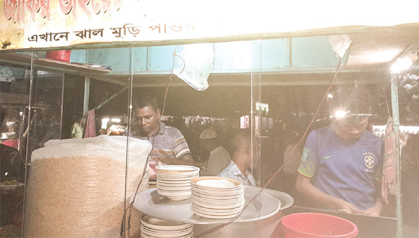 ঝালমুড়ি বিক্রি করে জাকিরের মাসে আয় ২ লাখ