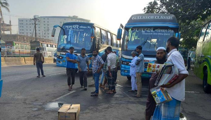 অবরোধের প্রথম দিনে ঢাকার রাস্তায় যান চলাচল স্বাভাবিক