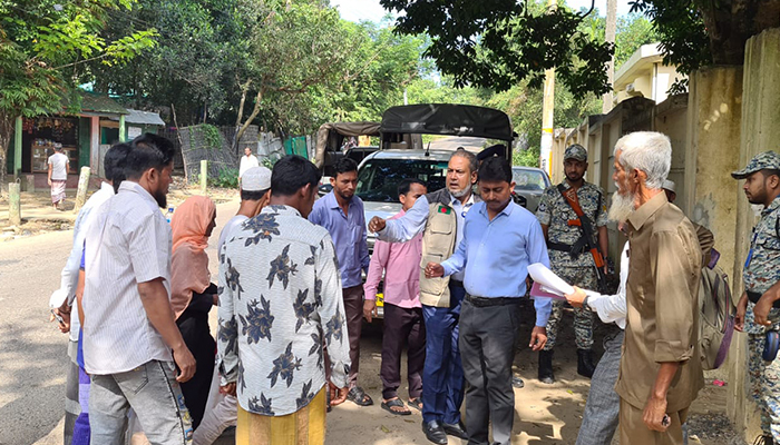 প্রত্যাবাসনে রোহিঙ্গাদের সম্মতি আদায়ে টেকনাফে মিয়ানমার প্রতিনিধি দল