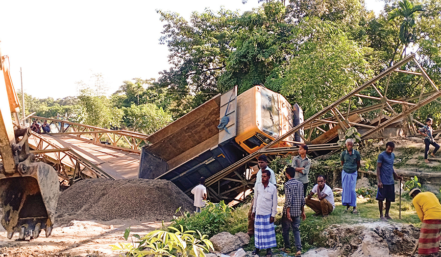 জুড়ীতে সেতু ভেঙে জনদুর্ভোগ