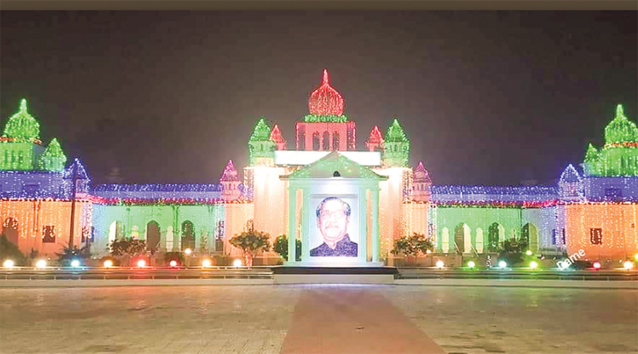 স্থাপত্যশিল্পের অনন্য নিদর্শন শতবর্ষী রংপুর জেলা পরিষদ ভবন