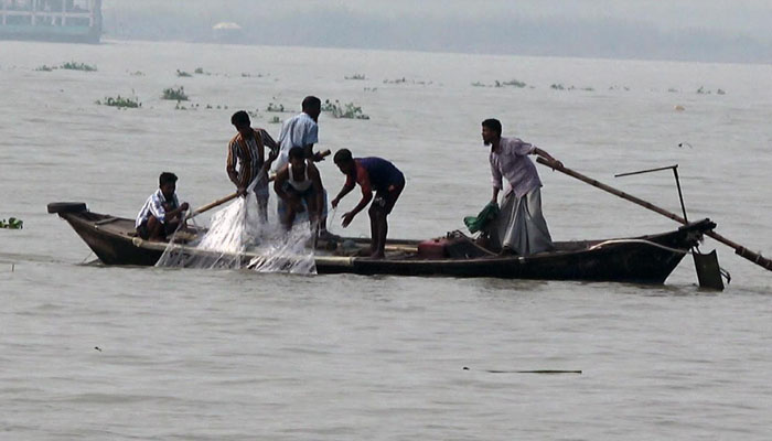 নিষেধাজ্ঞা অমান্য করায় ২২ দিনে ৩৭৪ জেলের কারাদন্ড