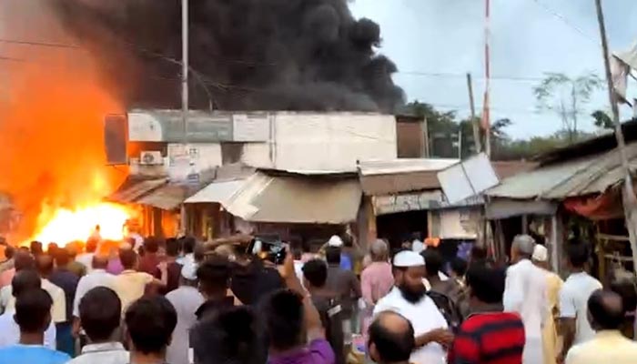 কাপাসিয়ায় চাঁদপুর বাজারে ভয়াবহ অগ্নিকাণ্ড