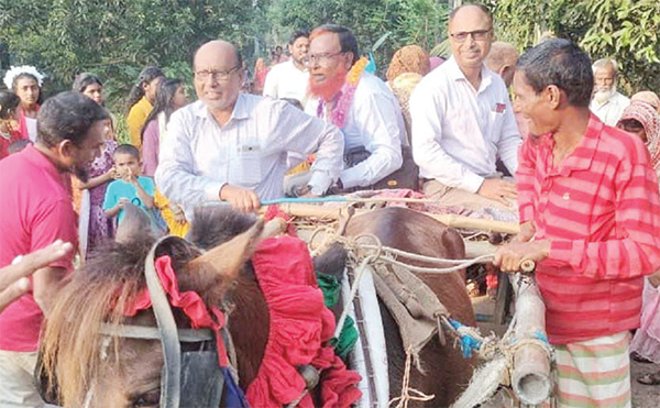 অবসরপ্রাপ্ত শিক্ষককে  রাজসিক বিদায়