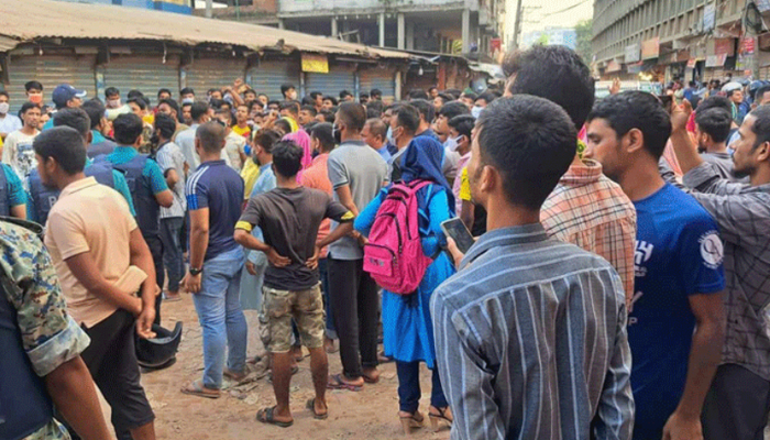 গাজীপুরে পোশাকশ্রমিক-পুলিশ সংঘর্ষ, নারী শ্রমিক নিহত