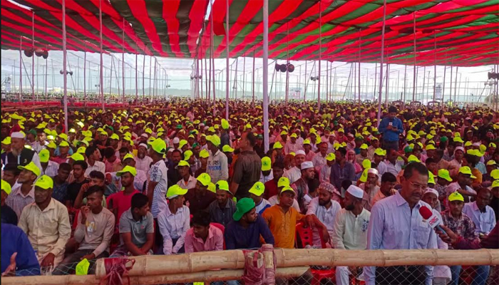 প্রধানমন্ত্রীকে এক পলক দেখতে নির্ধারিত সময়ের ৪ ঘন্টা আগে জনস্রোত