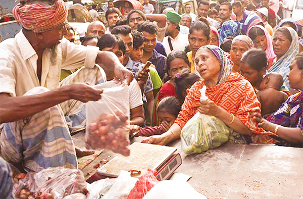 ব্যয় মেটাতে সঞ্চয়ে টান