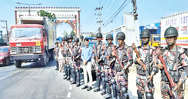 পোশাক কারখানার দিকে নজরদারি