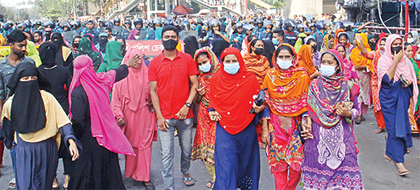 অনির্দিষ্টকালের জন্য ১৩০ পোশাক কারখানা বন্ধ